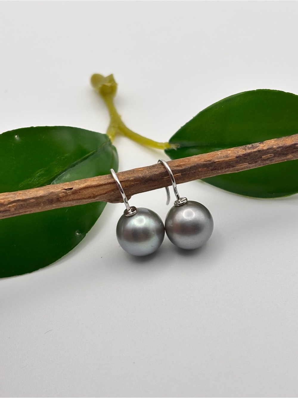 Tahitian Pearl Earrings for Women 14 k White Gold 10 mm Round